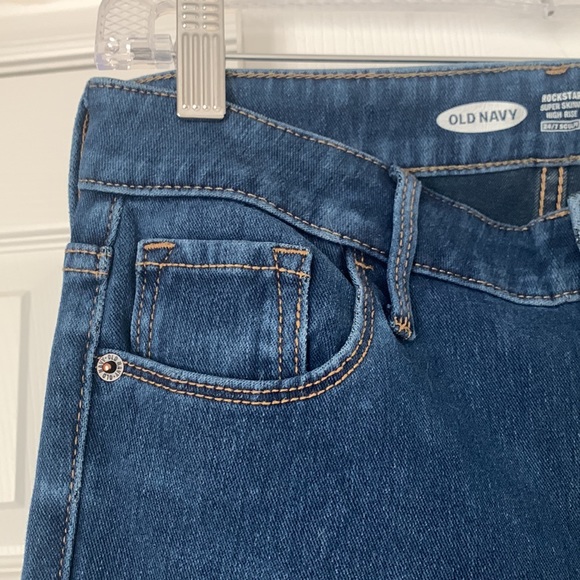 Old Navy Rockstar Super Skinny High Rise Jean - Picture 4 of 4